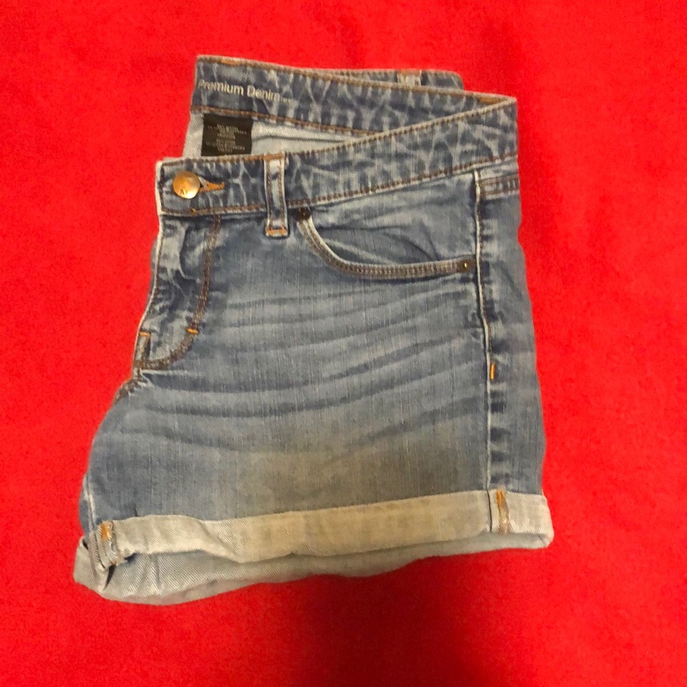 Jean Shorts - Picture 2 of 4